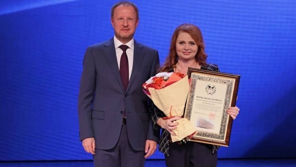 Виктор Томенко вручил награды педагогам на торжественном мероприятии, посвященном Дню учителя Фото №3