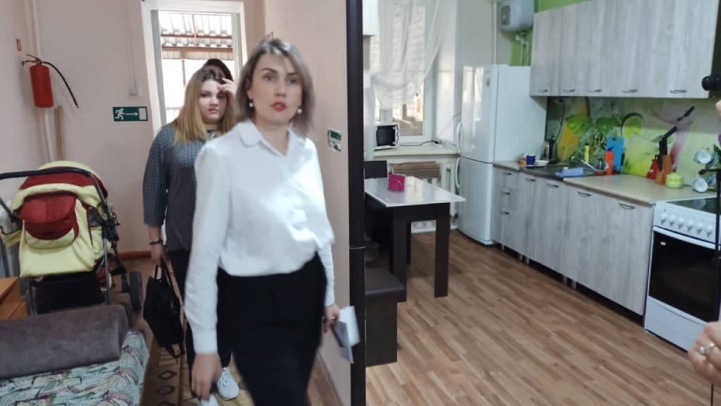Каменские соцработники поделились с коллегами опытом работы «Семейной диспетчерской» Фото №3