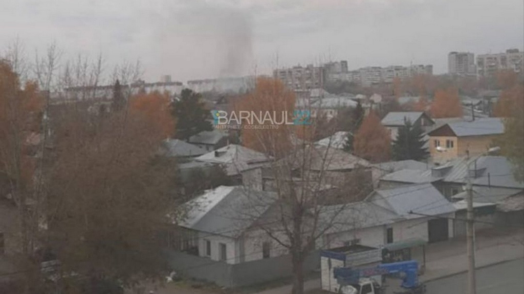 В Барнауле пожарные ликвидируют возгорание по улице Транзитной Фото №1