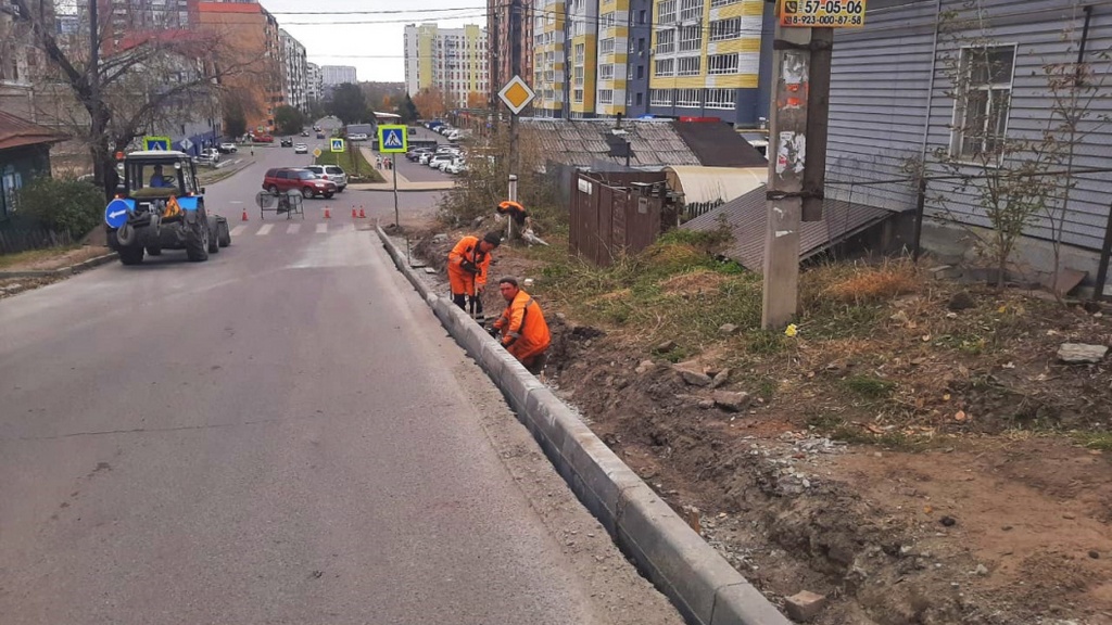 В Барнауле ограничили проезд по переулку Ядринцева из-за строительства тротуара Фото №2