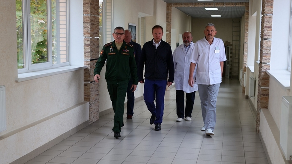 Виктор Томенко посетил алтайских бойцов, которые находятся в московском госпитале Фото №2