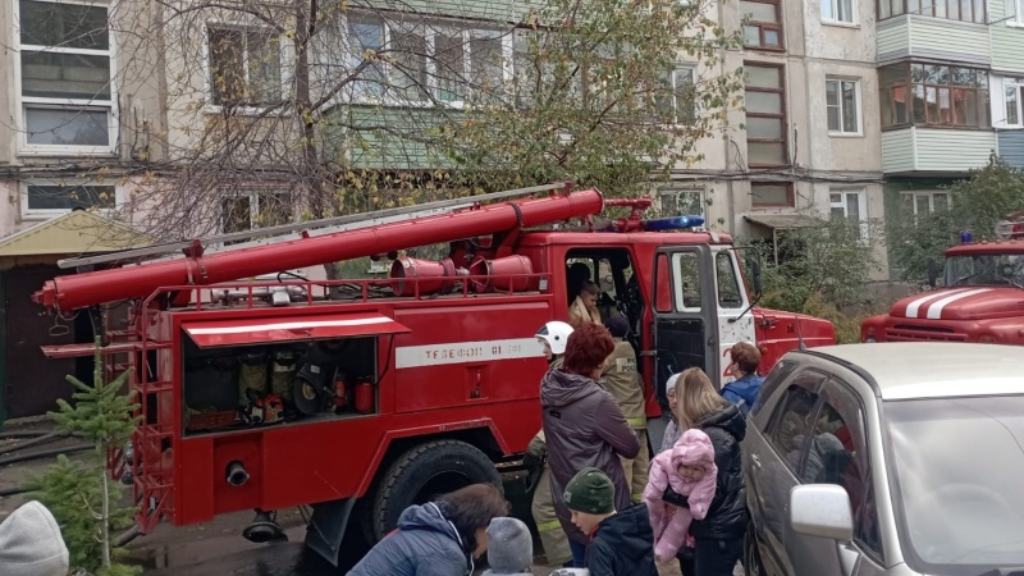 Жители Рубцовска помогают пострадавшей от пожара семье Фото №1