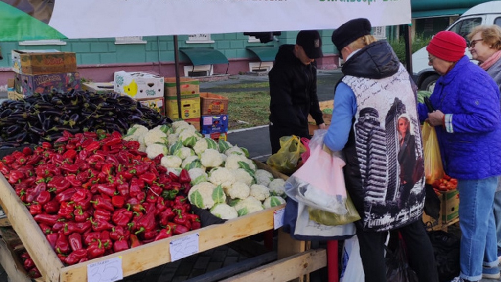 В Барнауле продолжается сезон продовольственных ярмарок Фото №1