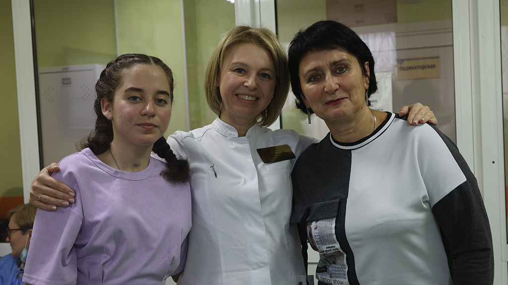Барнаульские врачи спасли жизнь юной пациентки с редким заболеванием Фото №1