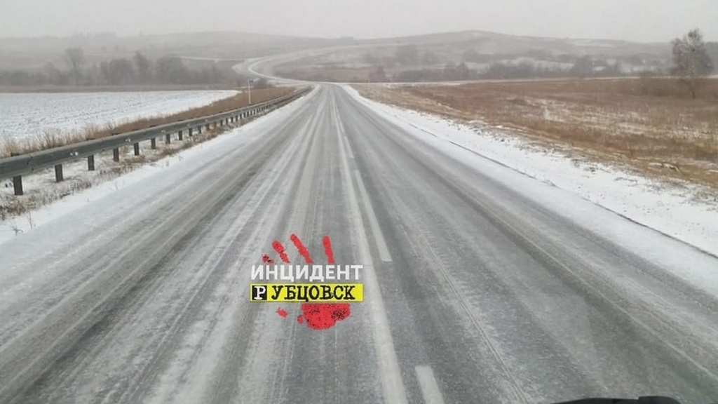 Алтайские водители рассказали о гололедице на Змеиногорском тракте Фото №2