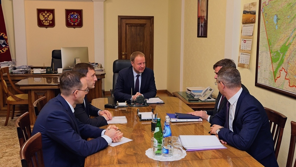 Виктор Томенко провел рабочую встречу с новым руководителем «Газпром газораспределение Барнаул» Фото №1
