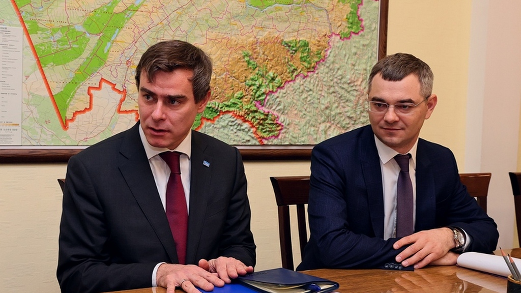 Виктор Томенко провел рабочую встречу с новым руководителем «Газпром газораспределение Барнаул» Фото №2