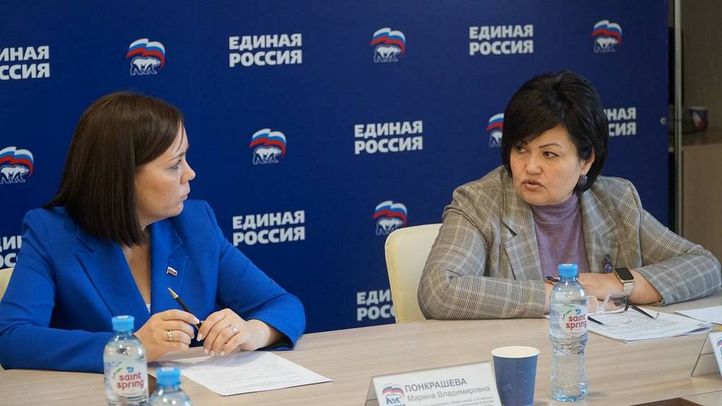 Единороссы обсудили с министром образования и науки Алтайского края реализацию партпроекта «Новая школа» Фото №1