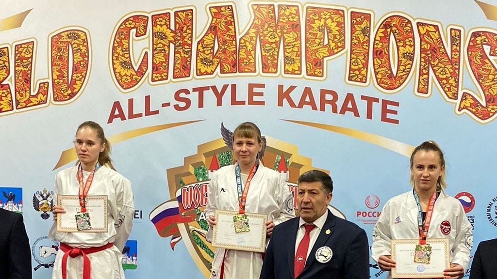 Алтайские каратисты стали победителями и призерами чемпионата и первенства мира Фото №1