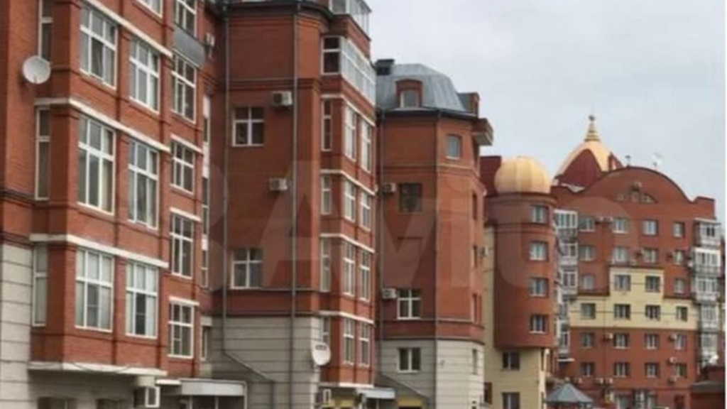В Барнауле продают двухуровневую квартиру с камином за 18,4 млн рублей Фото №2