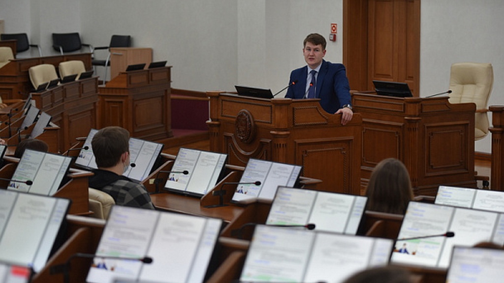 В краевом Заксобрании возобновили традицию проведения парламентских уроков Фото №1