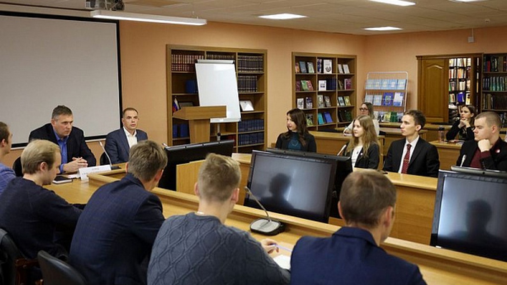 Александр Молотов: Идеи молодых ученых помогут при доработке проекта регионального закона о науке и научной деятельности Фото №3