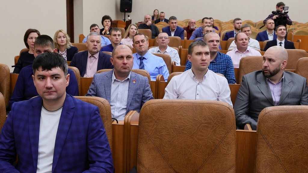 В Алтайском крае вручили дипломы выпускникам программы переподготовки инженерных кадров Фото №1