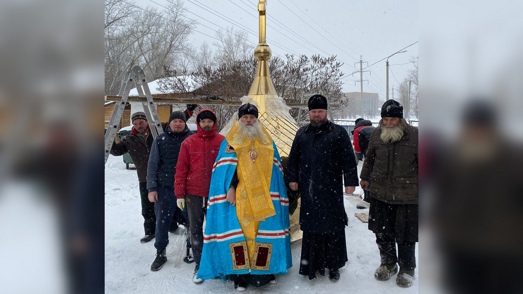 На храм в барнаульском парке «Изумрудный» установили крест Фото №2