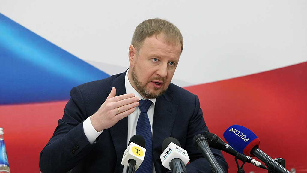 На прямую линию с Виктором Томенко поступило уже около тысячи вопросов от жителей Алтайского края Фото №1