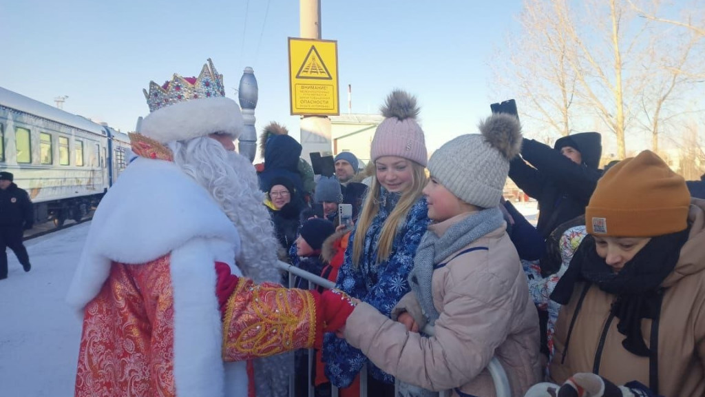 Поезд Дед Мороза впервые побывал в Славгороде Фото №1