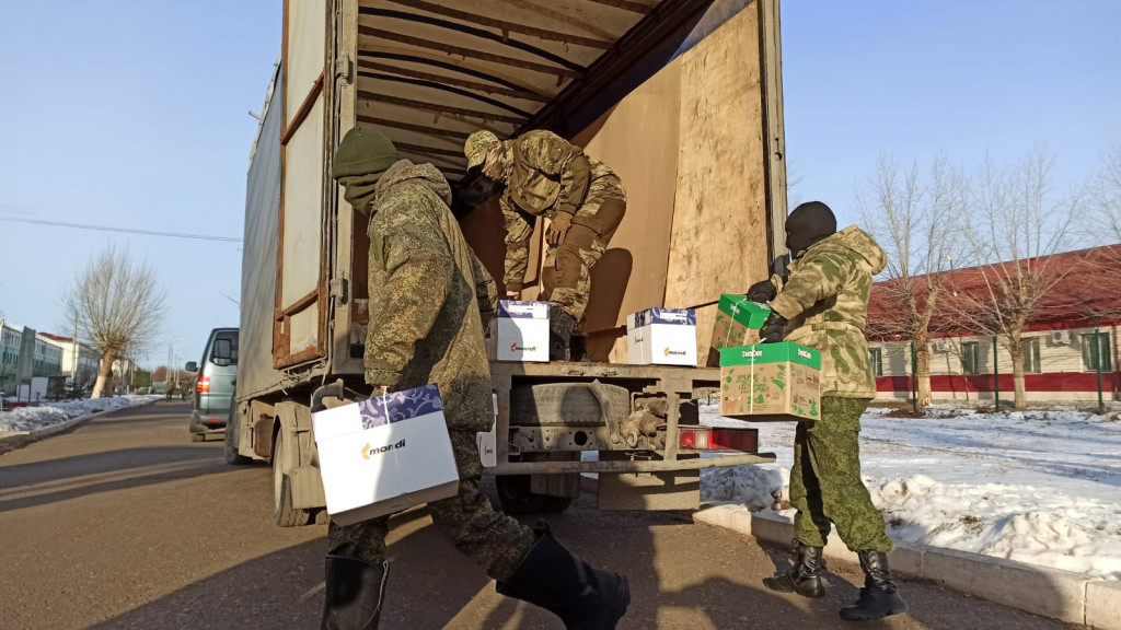 Из Алтайского края на Тоцкий полигон доставили спецтехнику и экипировку для военнослужащих Фото №1