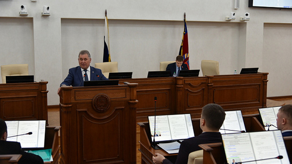 Началась торжественная сессия Молодежного Парламента Алтайского края, посвященная его 20-летию Фото №6