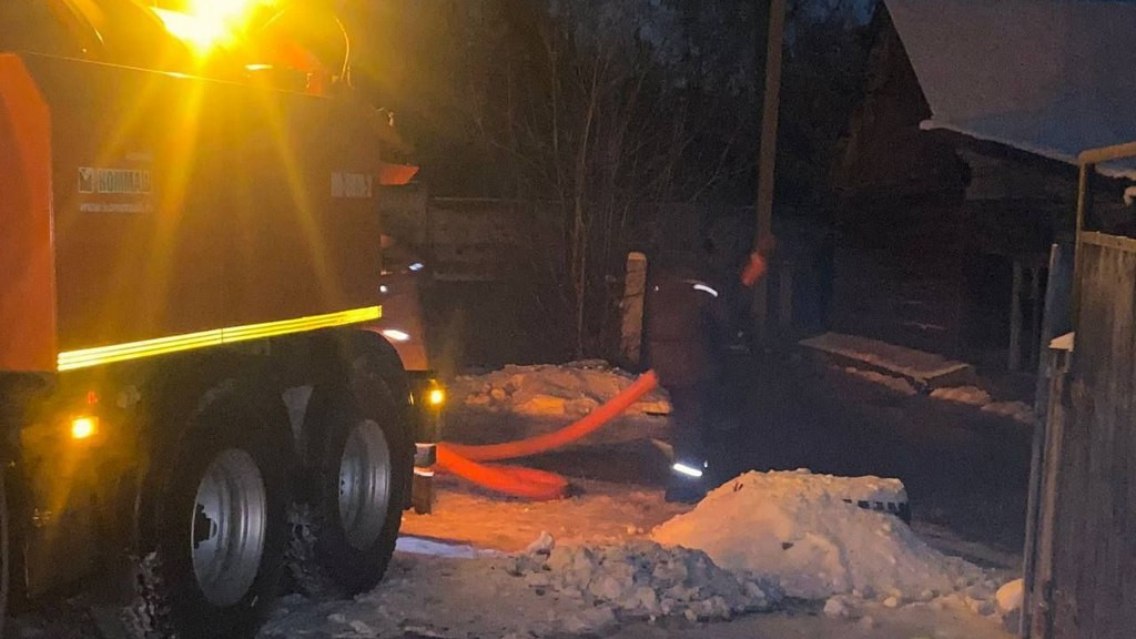В Барнауле часть жителей остаются без воды из-за коммунальной аварии Фото №1