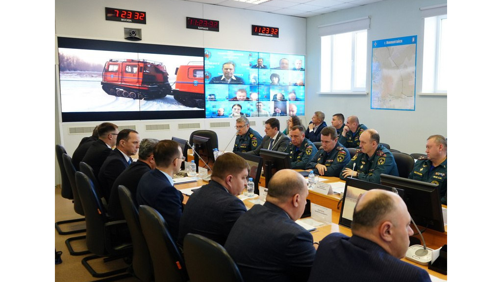Виктор Томенко провел заседание комиссии по предупреждению и ликвидации ЧС и обеспечению пожарной безопасности Алтайского края Фото №1