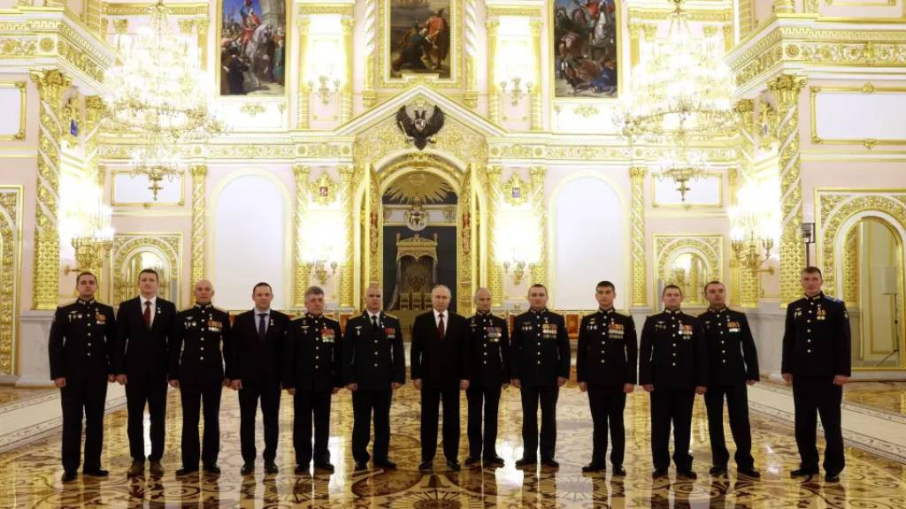 Владимир Путин наградил медалью «Золотая Звезда» уроженца Алтайского края Фото №3