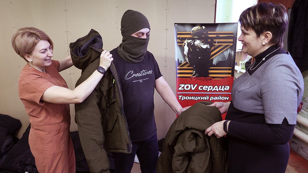 В Троицком районе женсовет собирает гуманитарные грузы для отправки в зону СВО Фото №1