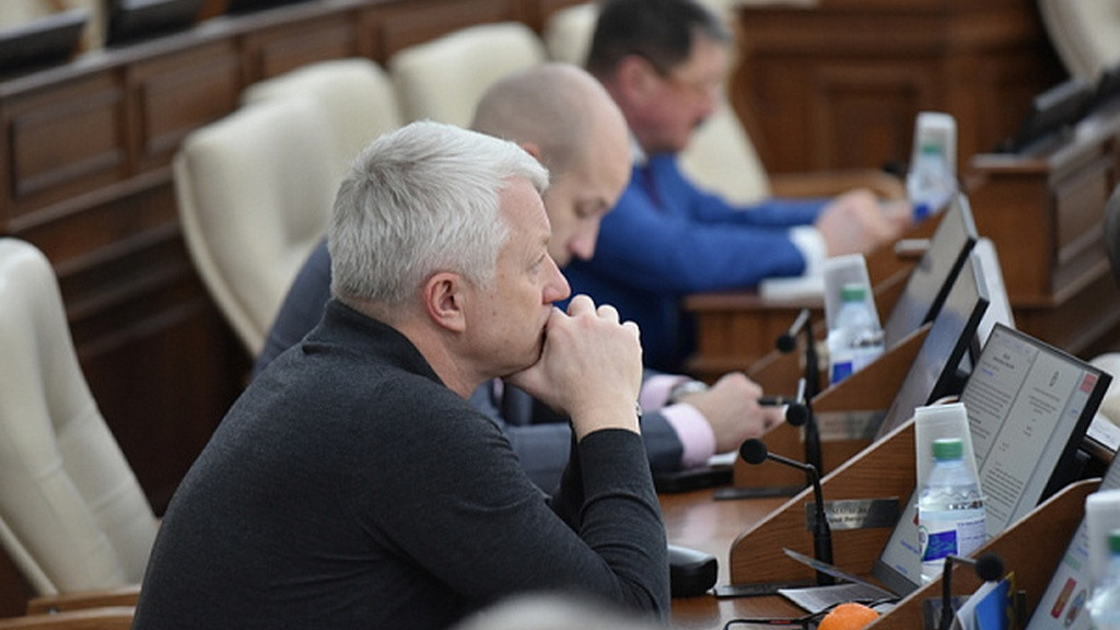 В АКЗС прошли предсессионные заседания фракций и комитетов Фото №2