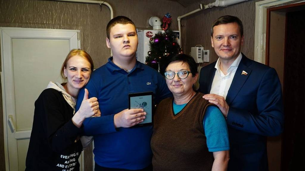Алтайские единоросы исполнили новогодние желания особенных детей Фото №1