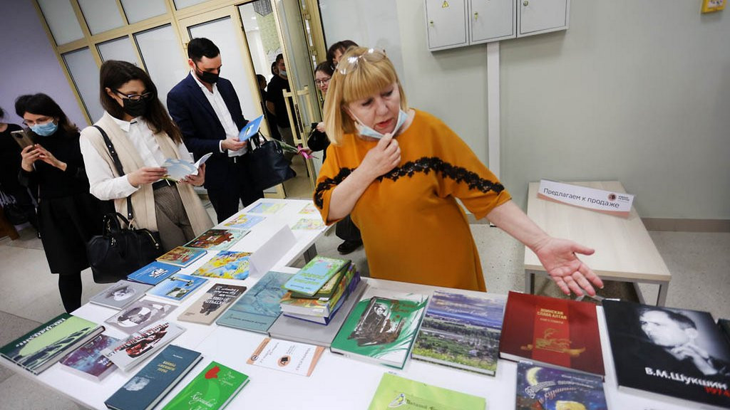 74 библиотеки Алтайского края примут участие в фестивале книги «Издано на Алтае» Фото №1