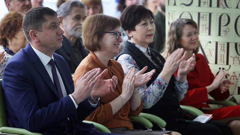 Влюбить каждого в чтение. Фестиваль «Издано на Алтае» стартовал в восемнадцатый раз Фото №2