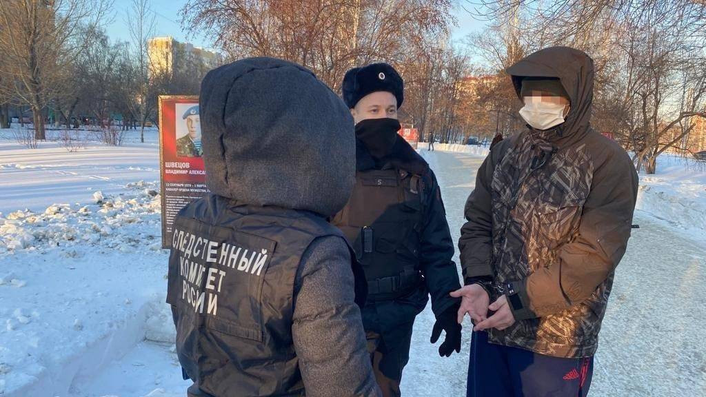 В Барнауле передано в суд уголовного дела по факту повреждения мемориальных табличек воинов-десантников на Аллее Памяти Фото №1