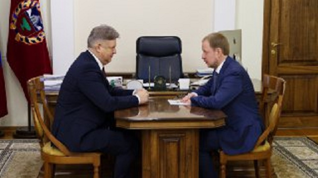 Приоритеты регионального развития стали темой встречи Анатолия Серышева и Виктора Томенко Фото №1