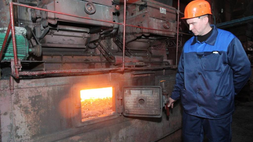 Виктор Томенко и Александр Романенко поздравили работников ЖКХ с профессиональным праздником Фото №1