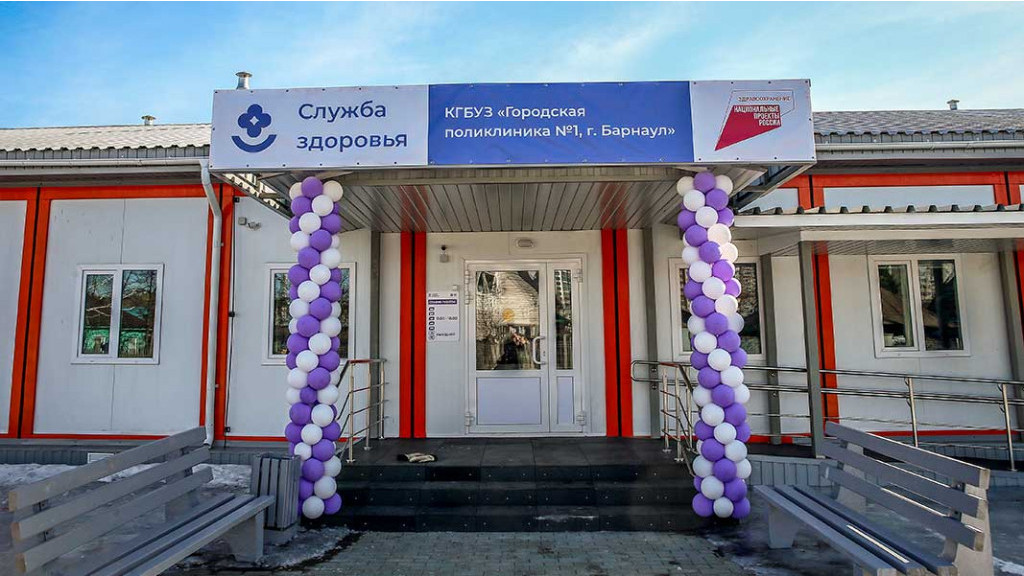 Виктор Томенко посетил новую амбулаторию в барнаульском поселке Фото №2