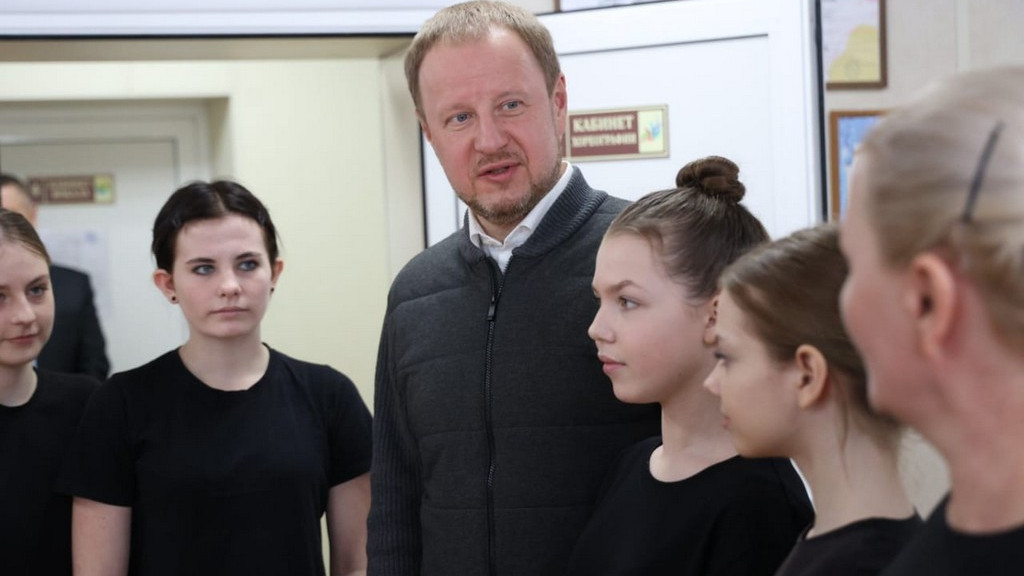 Губернатор Виктор Томенко находится в рабочей поездке в Завьяловском районе Фото №1