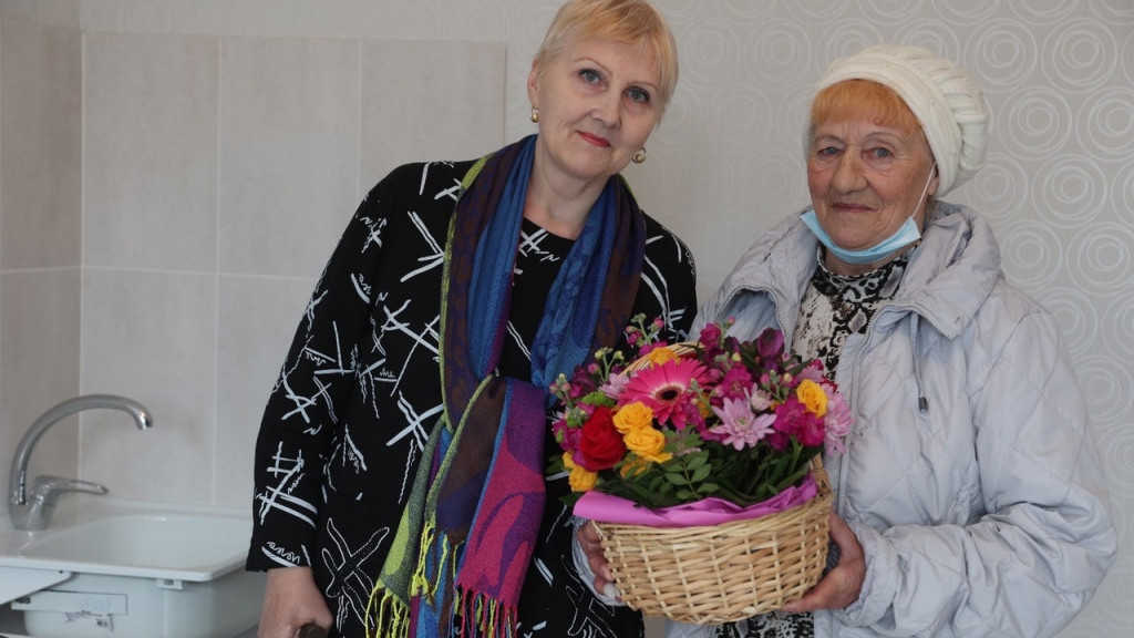 Барнаульцев, чье жилье признали аварийным до 2017 года, переселили в новый дом на Потоке Фото №6