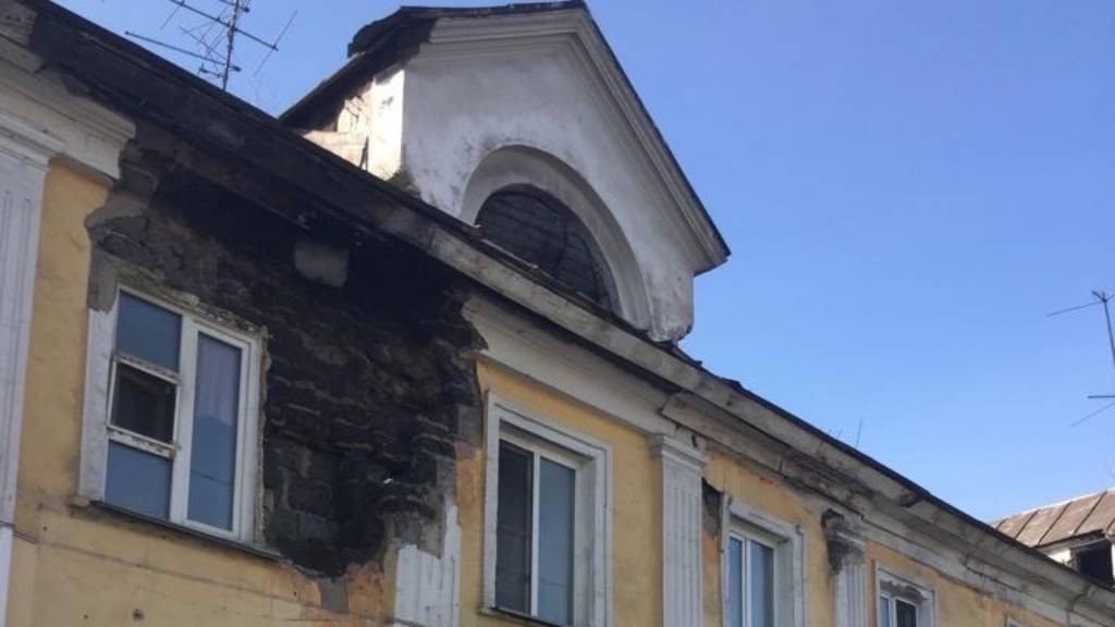 В Барнауле обвалилась часть жилого дома Фото №1