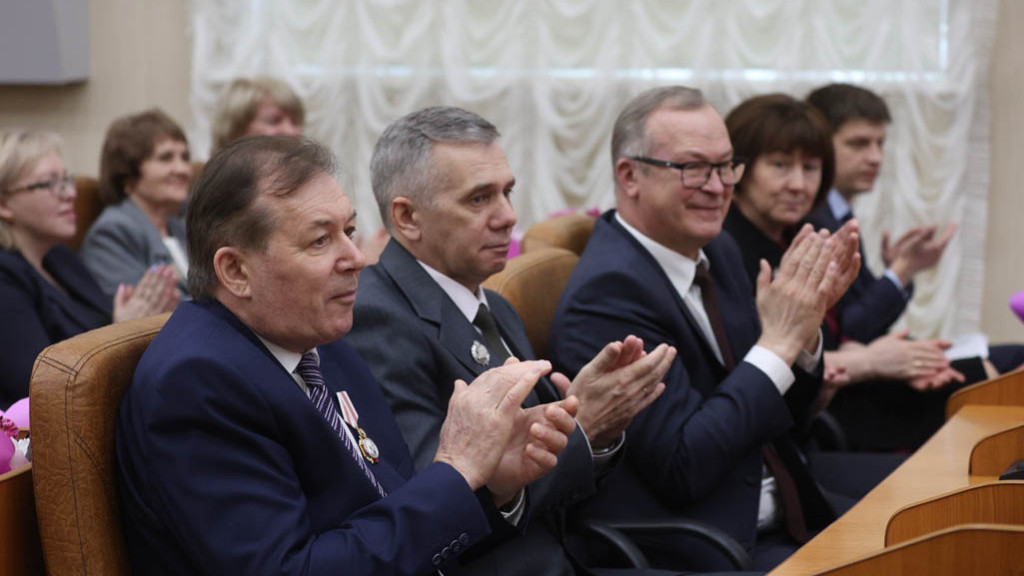 В Алтайском крае прошло первое в 2023 году вручение государственных наград Фото №3