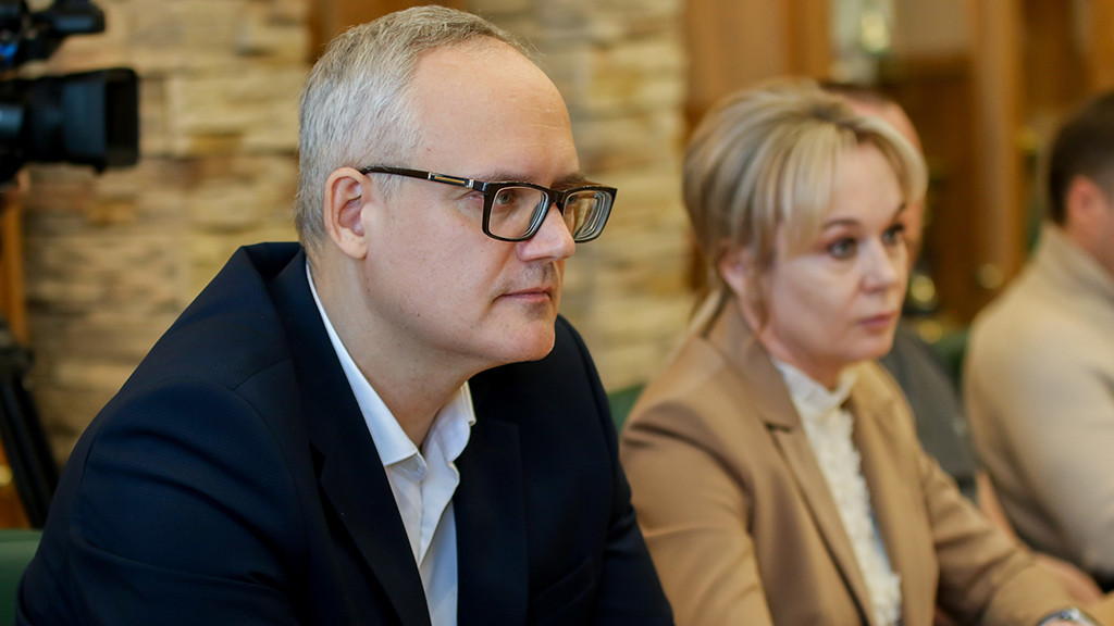 Слушатели Президентской программы подготовки управленческих кадров посетили Барнаульский пивоваренный завод Фото №8