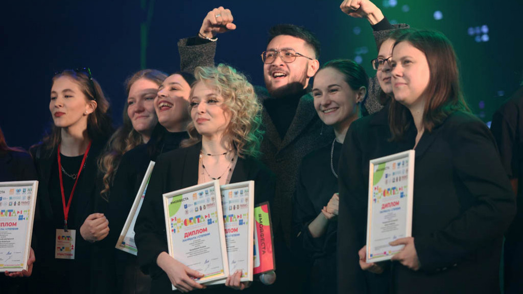 Более тысячи человек участвовало в фестивале «Студенческая весна на Алтае» Фото №1