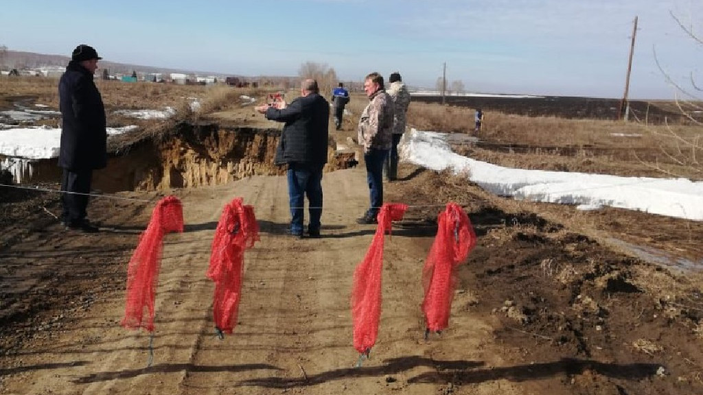 Как попасть в «Новый мир»? Весенний паводок размывает дороги в Алтайском крае Фото №1