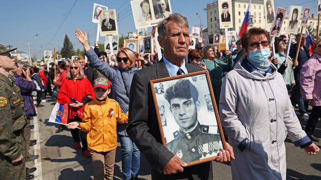 Жители Алтайского края смогут пронести фото погибших бойцов СВО в рядах «Бессмертного полка» Фото №1