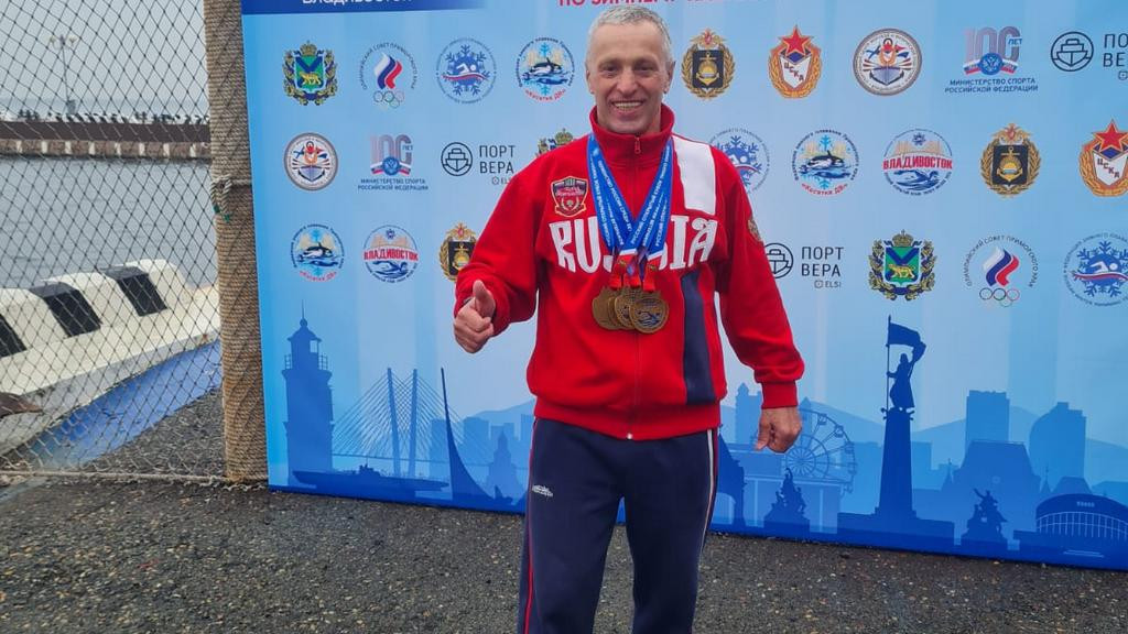 Алтайский пловец завоевал 11 золотых медалей на Чемпионате России по зимнему плаванью Фото №3