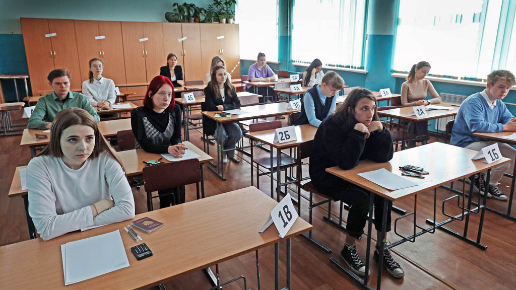 Порядка 4 тысяч выпускников сдают ЕГЭ по профильной математике в Алтайском крае Фото №1