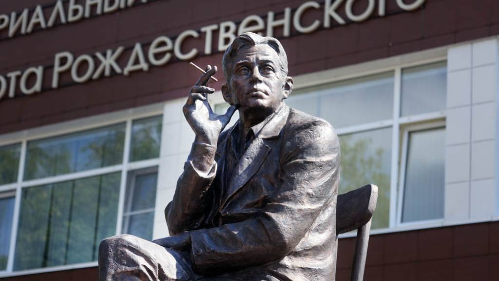 В Барнауле покажут фильм про Роберта Рождественского Фото №1