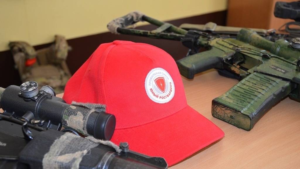 Участники профильной детской смены «Юный росгвардеец», прошедшей в Барнауле, узнали о навыках спецназовцев Фото №4