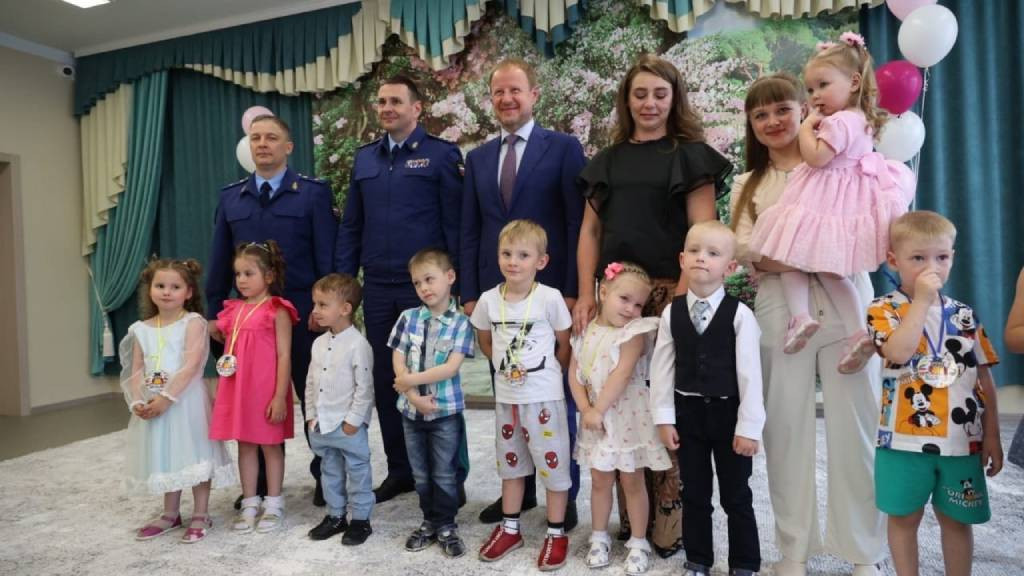 Виктор Томенко: После запуска детского сада мы полностью решили вопрос с местами для детей от полутора до трех лет в Бийске Фото №4