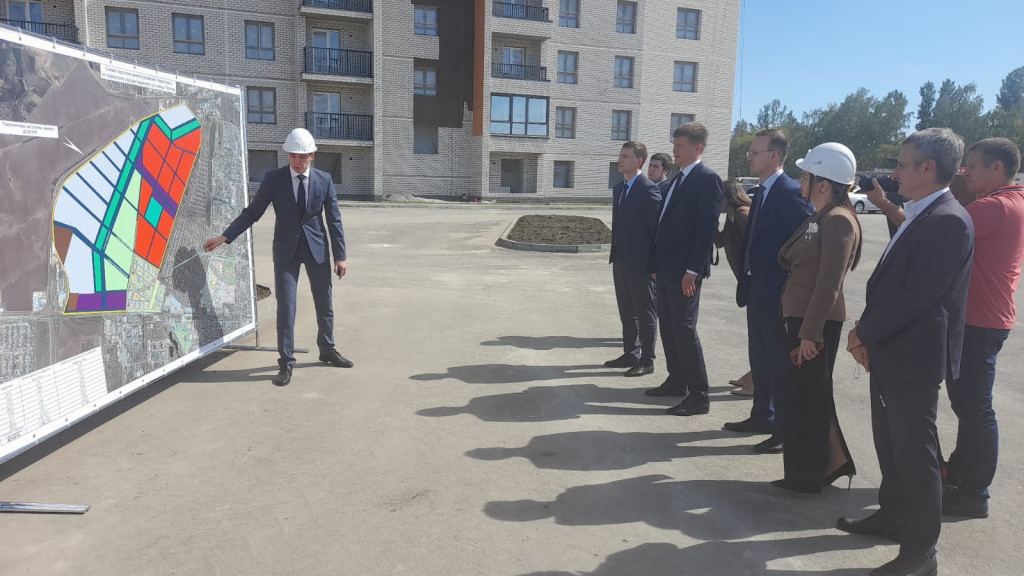 Замминистра строительства России познакомился в Барнауле с опытом постройки социальных объектов Фото №1