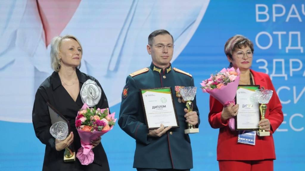Врач Алтайского края получила награду от министра здравоохранения России Фото №1