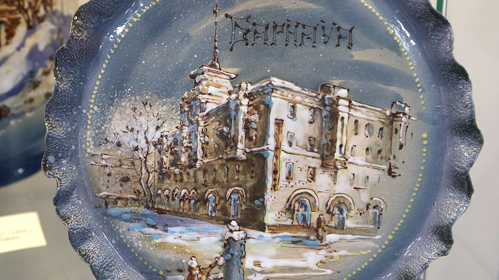В Барнауле открылась юбилейная выставка туриногорской керамики Фото №2